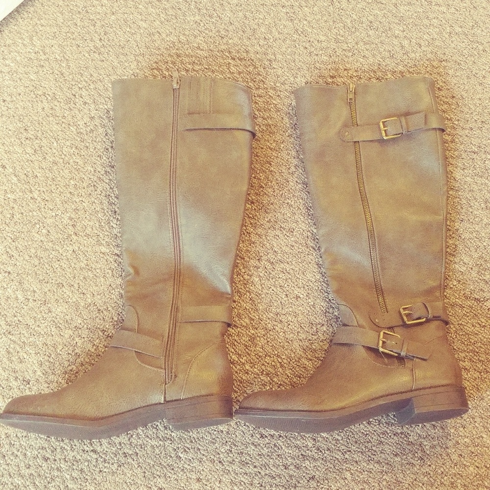 Quincee Ladies Boots From "Just Fab"